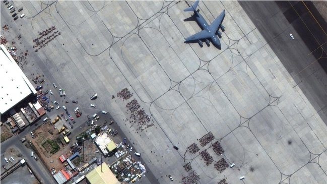 Varios muertos y heridos en al menos dos explosiones cerca del aeropuerto de Kabul