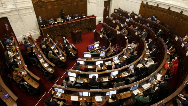 Constituyentes oficialistas cuestionaron plebiscito dirimente: 