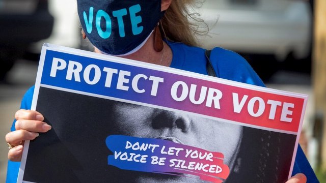 [Fotos] Miles de personas marcharon en EEUU para reivindicar el derecho al voto - Vimarsana News