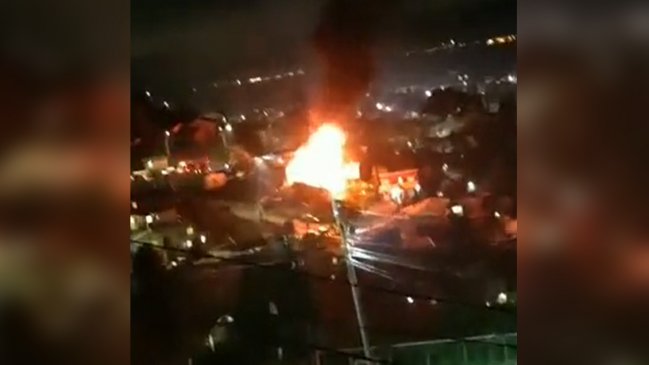 Violento incendio consume seis casas en Tomé