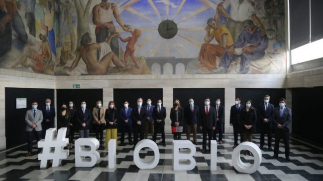 Polémica sesión de gabinete regional del Biobío: Organizaron campaña de Sichel e ingresaron alcohol a quincho de Carabineros