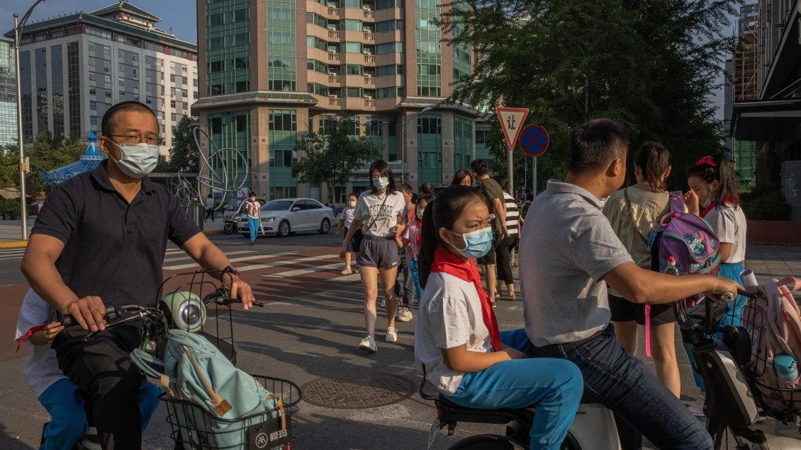 Arranca la vuelta al colegio en China, tras un verano de rebrotes
