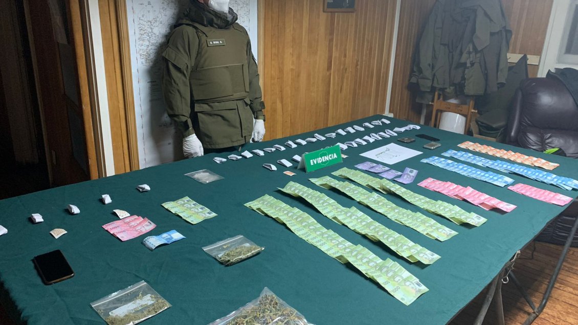 Carabineros detuvo a dos jóvenes acusados de tráfico de drogas en Porvenir