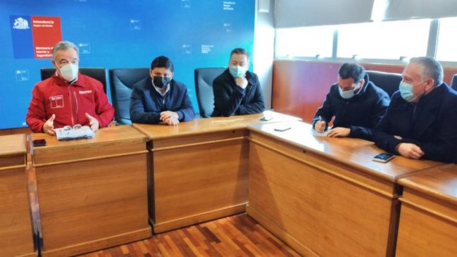 Arrecian las críticas al delegado presidencial por polémica reunión en quincho de Carabineros