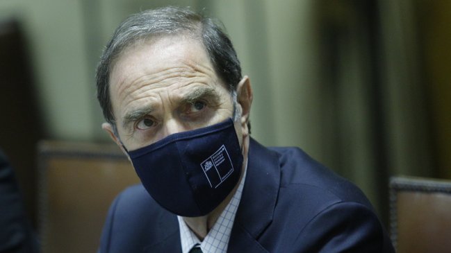 Militares en retiro se querellan contra ministro Larraín por brotes de Covid en Punta Peuco y Colina 1