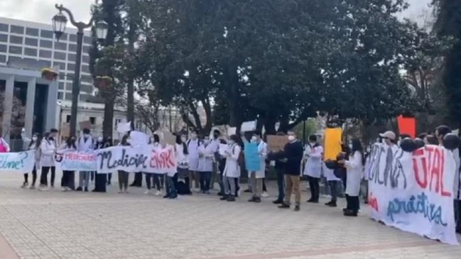 Estudiantes de Medicina de la UTalca protestaron por faltas de prácticas profesionales