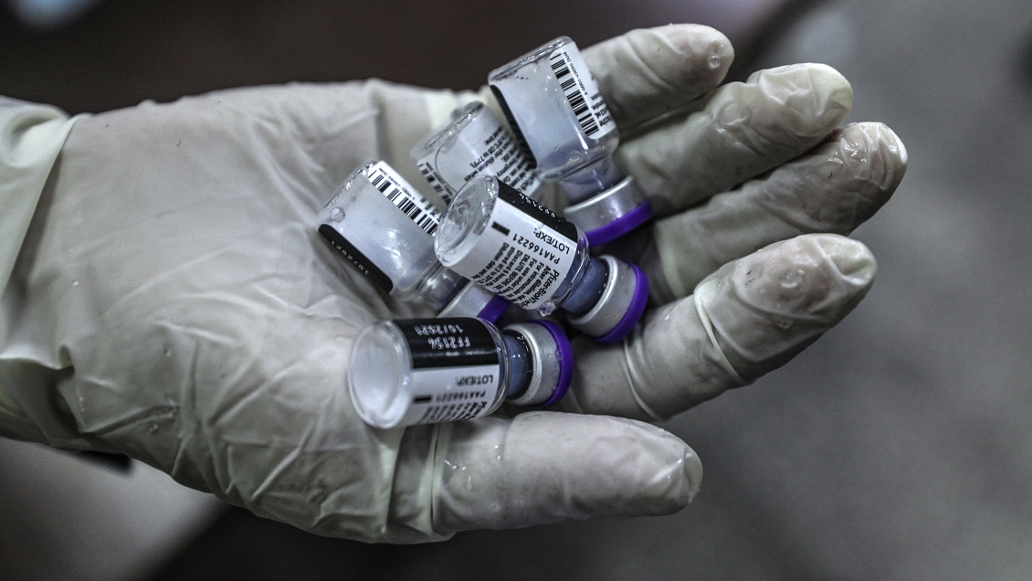 Farmacéuticas esperan tener dosis anticovid para todos los adultos del mundo en nueve meses