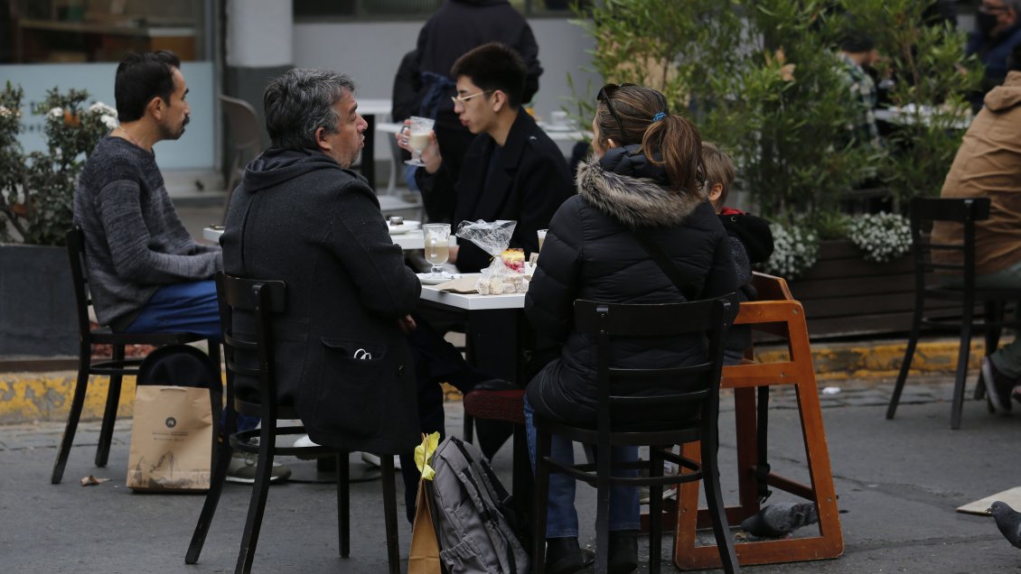 Gremio gastronómico llama a rechazar feriado irrenunciable para el 17 de septiembre