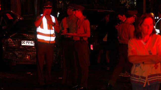 Vehículo de Carabineros chocó contra dos casas en Independencia