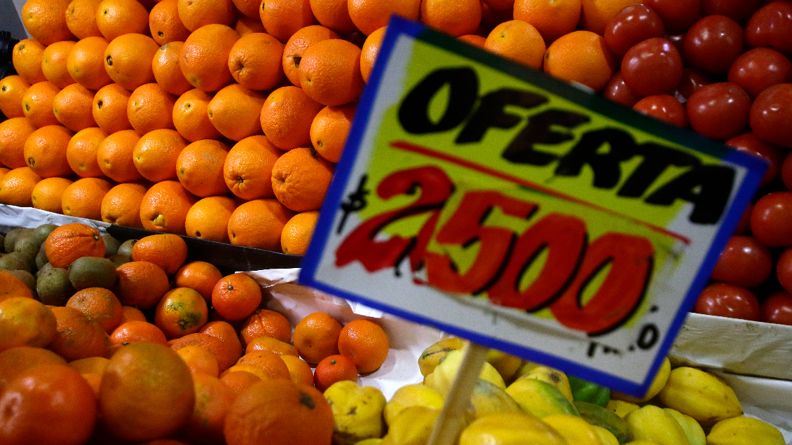 Chilenos creen que el principal problema económico del país es la inflación, según sondeo