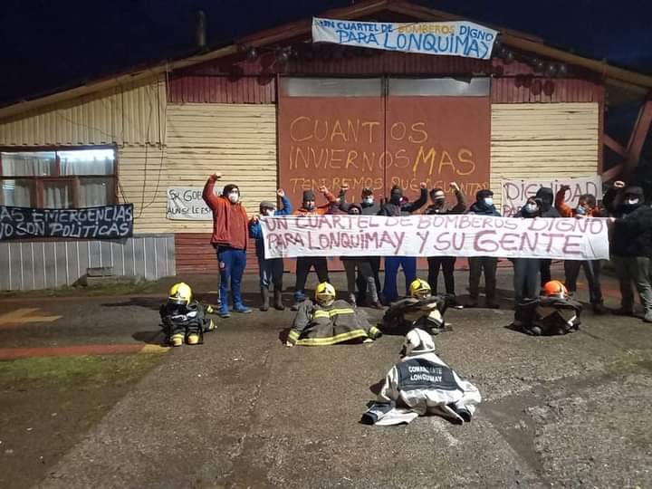 Inédita protesta de Bomberos en Lonquimay por mejores condiciones de trabajo