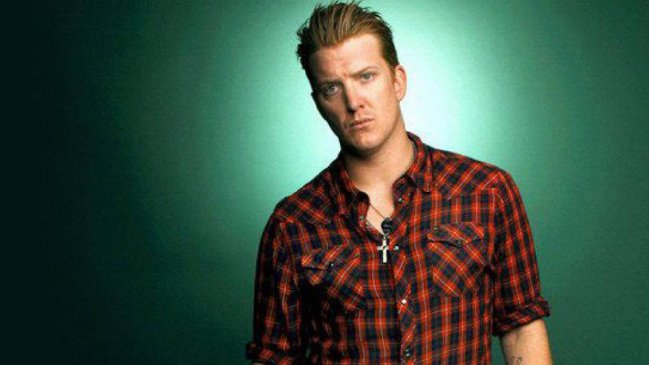 Otra hija de Josh Homme logra orden de alejamiento contra su padre por amenazas