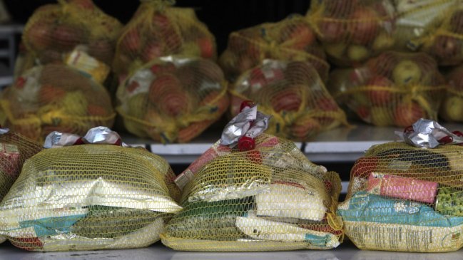 Contraloría ordenó sumario en Junaeb por deficientes cajas de alimentos