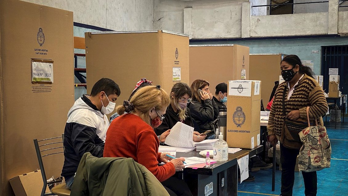 Gobierno argentino sufrió contundente derrota en las primarias legislativas
