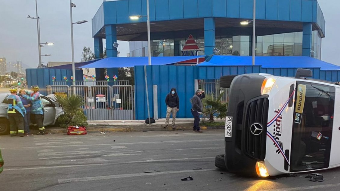 Colisión y posterior volcamiento dejaron un lesionado en Antofagasta