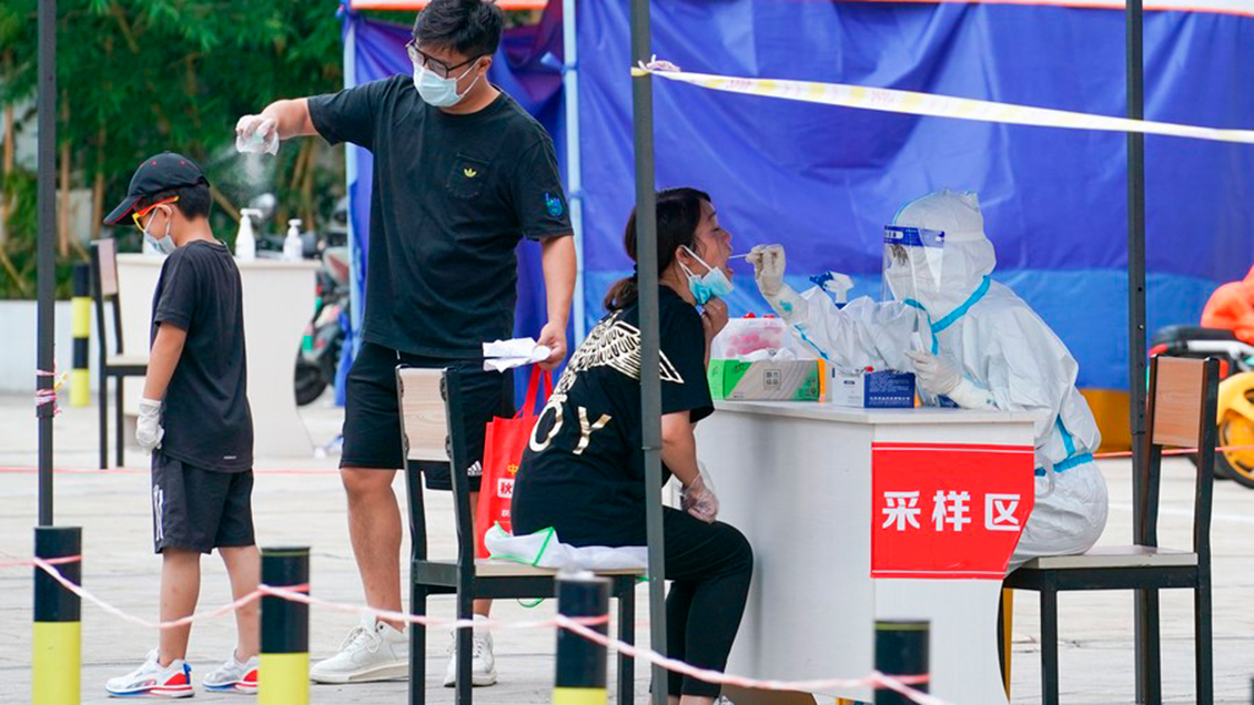 China actualiza protocolo de pruebas masivas para enfrentar mejor la variante Delta