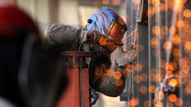 Encuesta UC: 937 mil puestos de trabajo se recuperaron en julio y agosto