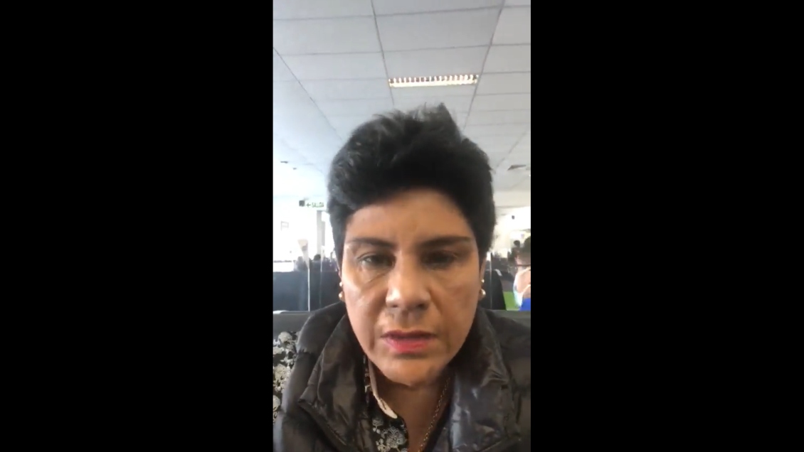 Pidió disculpas: Captan a congresista peruana entrando a la ducha en plena sesión virtual