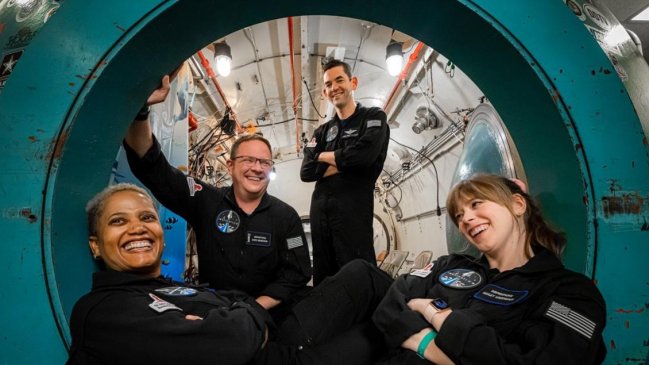 Orbitando más lejos que la EEI y que el Hubble, la primera misión espacial civil está 