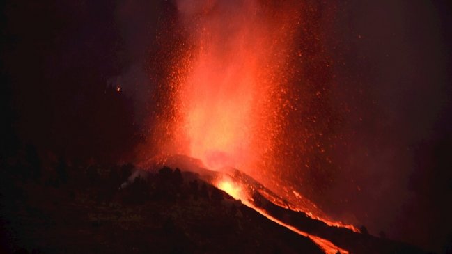 Canarias: Miles de personas son evacuadas en isla La Palma por fuerte erupción volcánica