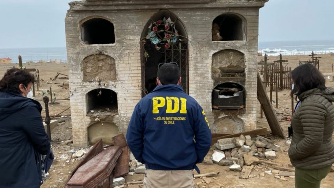 Desconocidos profanaron tumba y provocaron daños en cementerio de Gatico