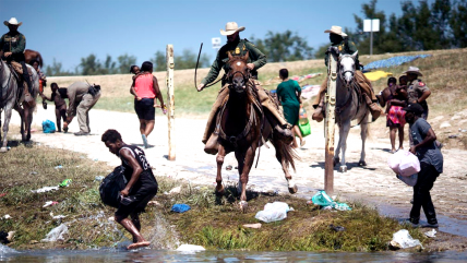 Escándalo en Estados Unidos: Patrulla Fronteriza repele a inmigrantes haitianos a latigazos