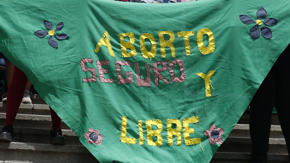 Investigador refuta afirmación falsa de Kast sobre aborto: Legalizarlo es clave para la salud de las mujeres