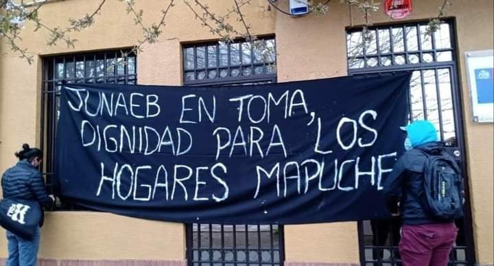 Estudiantes universitarios se tomaron oficinas de Junaeb en Temuco