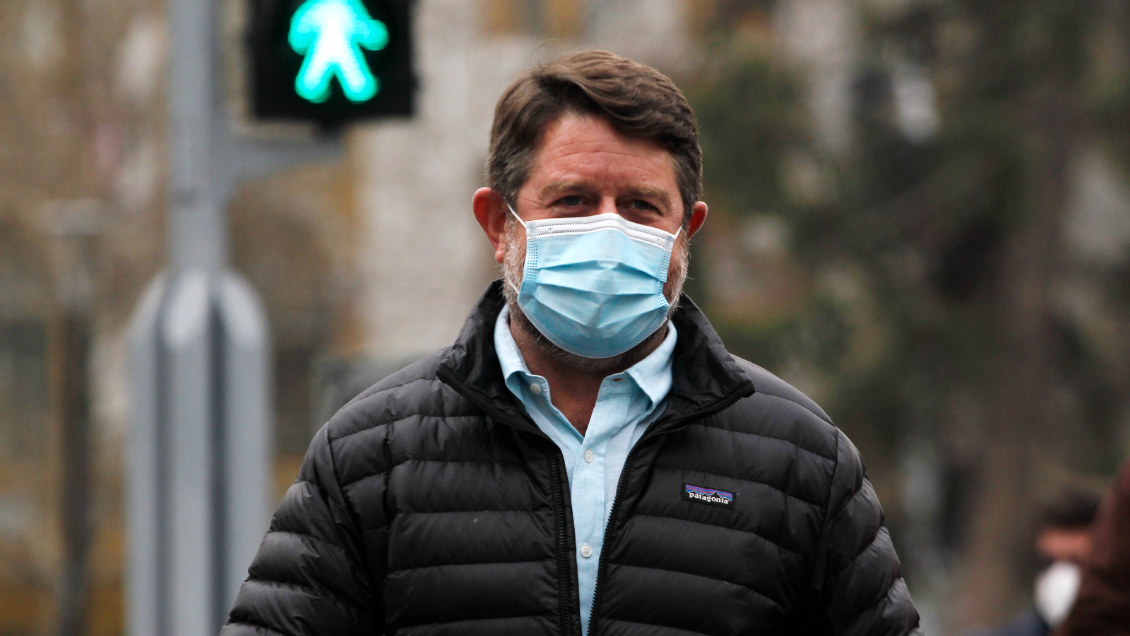 Orrego: Permiso a ambulantes en Santiago es una medida bien inspirada, pero incorrecta