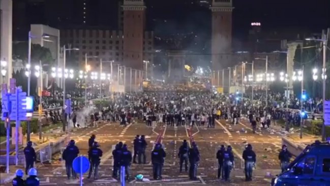 Fiesta en Barcelona que congregó a 40.000 asistentes terminó con desórdenes