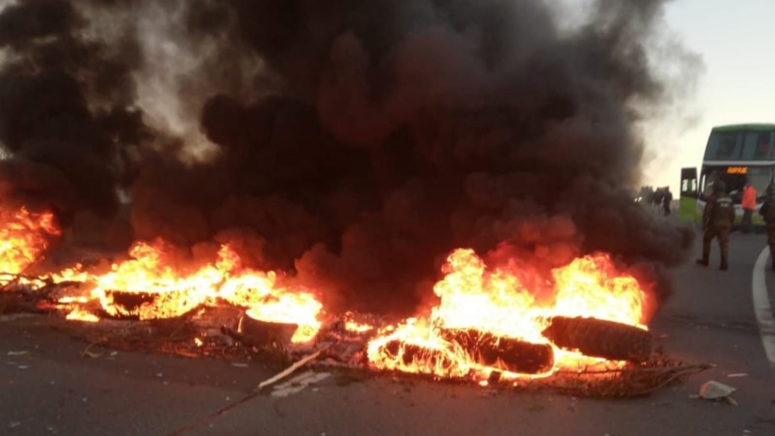 Pescadores artesanales cortaron tránsito en Lota exigiendo bono pyme