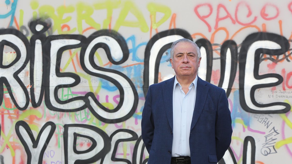 Mañalich lanzó campaña senatorial en Plaza Italia, símbolo de la 