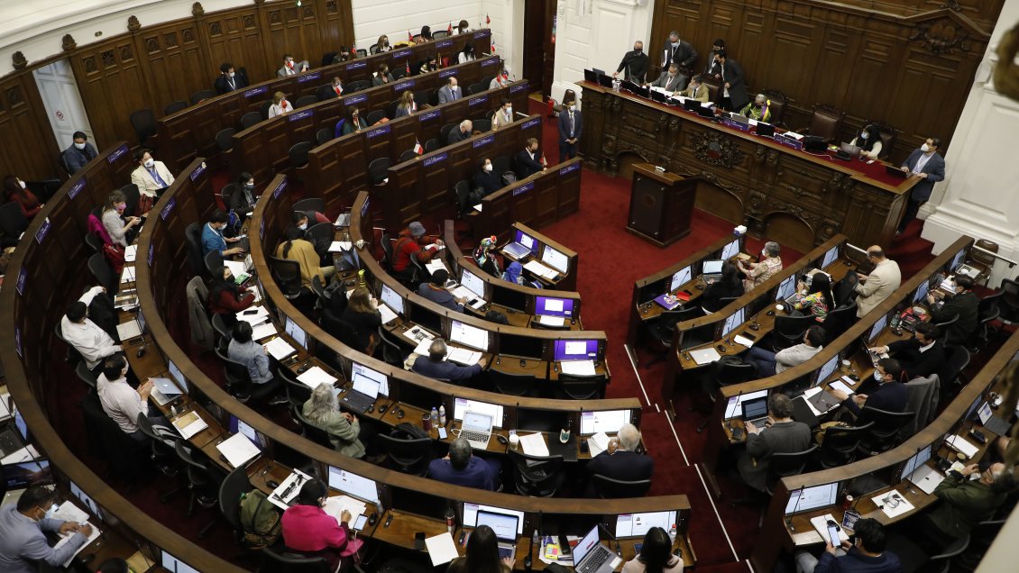 Seis constituyentes de Vamos por Chile piden anular votación de reglamento y presentan recurso ante Corte de Apelaciones