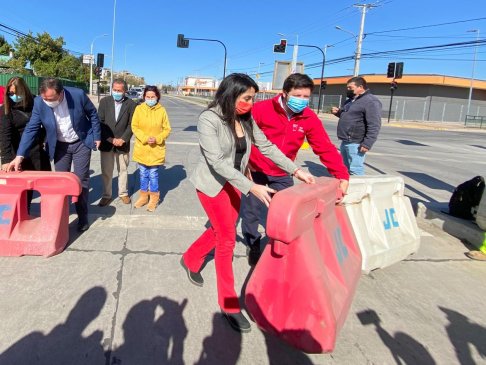 Con un año y medio de retraso más falta de señaléticas: Autoridades habilitaron Avenida Lircay de Talca