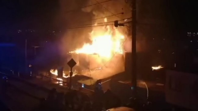 Incendio afectó tres viviendas en el sector centro alto de Tocopilla