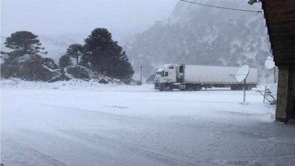Viento blanco por el lado argentino obligó cerrar Paso Internacional Pino Hachado