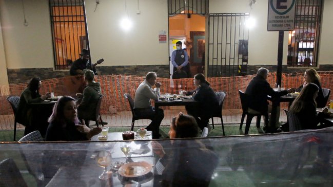 Seis sumarios sanitarios en Santiago durante primera noche sin toque de queda