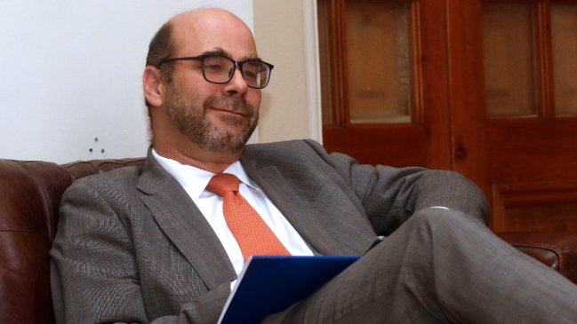 Tras acusaciones de nepotismo, hija de Fernando Atria renunció al equipo asesor de Giovanna Roa