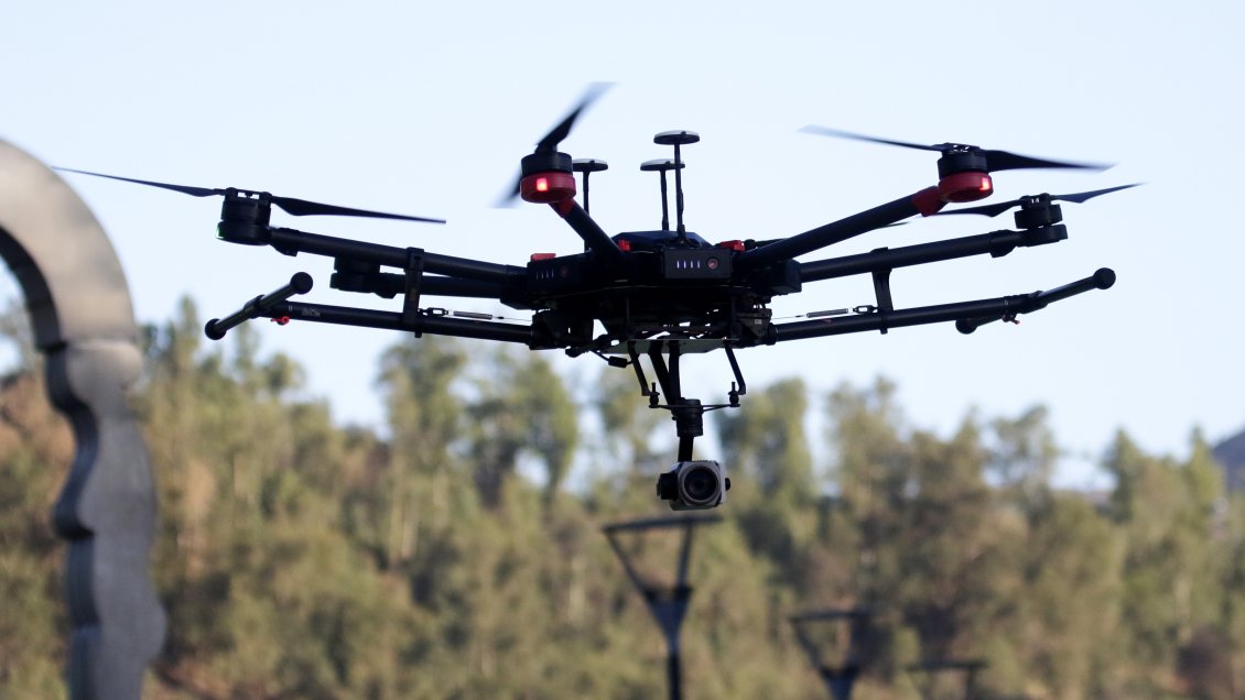 Equipo universitario chino establece récord mundial de tiempo de vuelo con drones