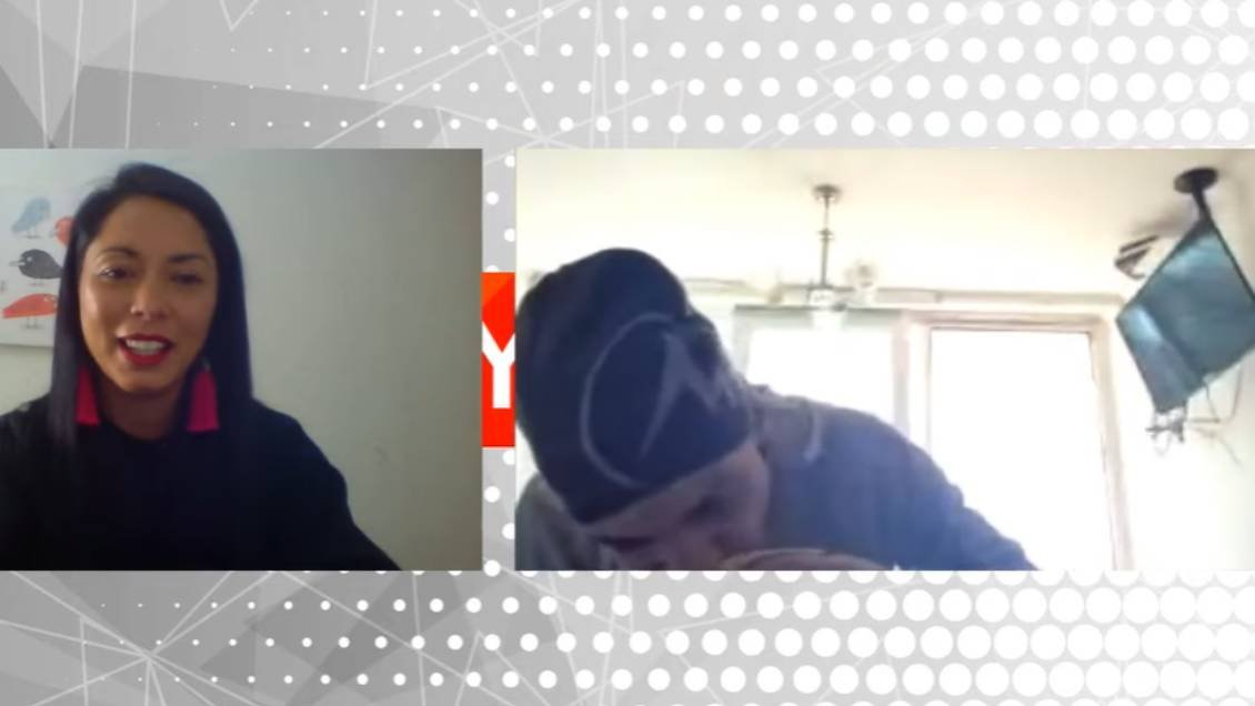 El comentado y extraño gesto de Marcianeke en una entrevista