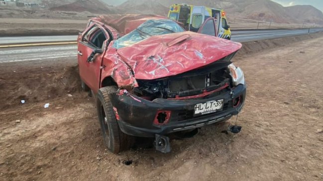 Tres lesionados por volcamiento de camioneta en Antofagasta