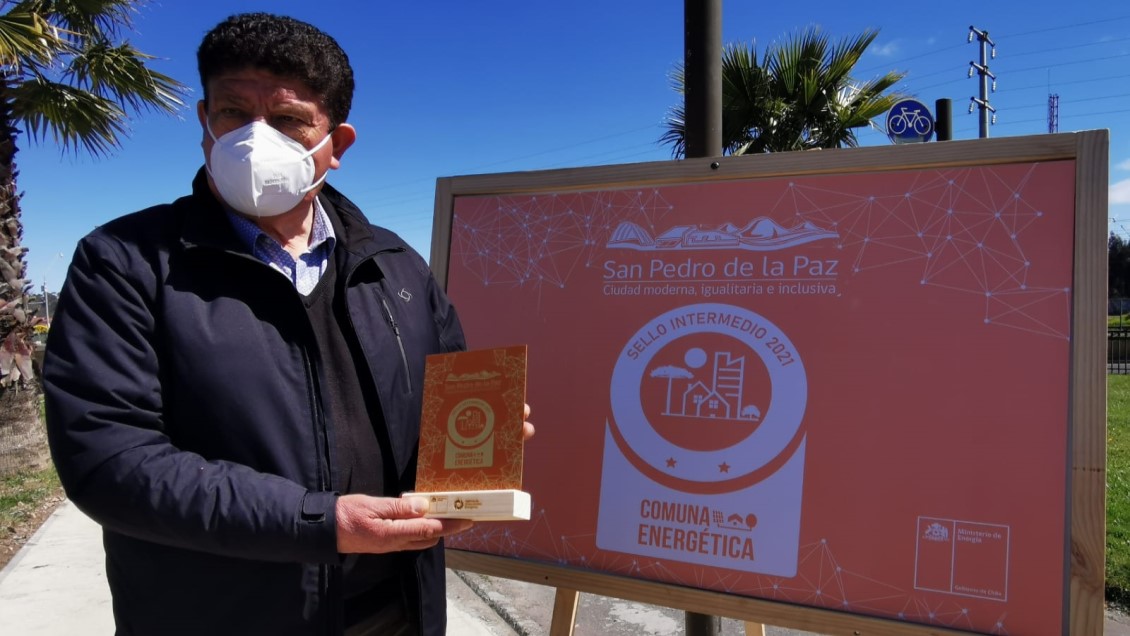 Polémica: Instalan cámaras para evitar mal uso de corredor de transporte público y alcalde llamó a usarlos igual