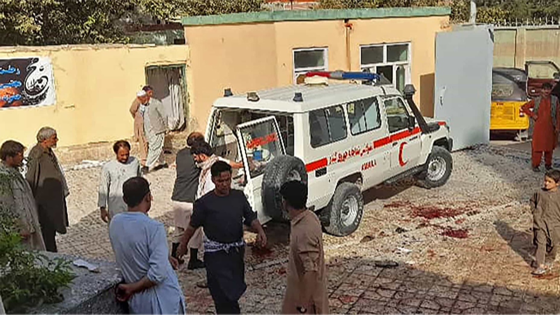 Al menos 80 muertos en ataque suicida de ISIS contra una mezquita afgana