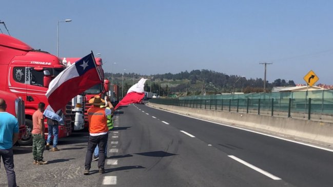 Camioneros del Biobío y La Araucanía suspenden paro y solicitan presencia del ministro Delgado