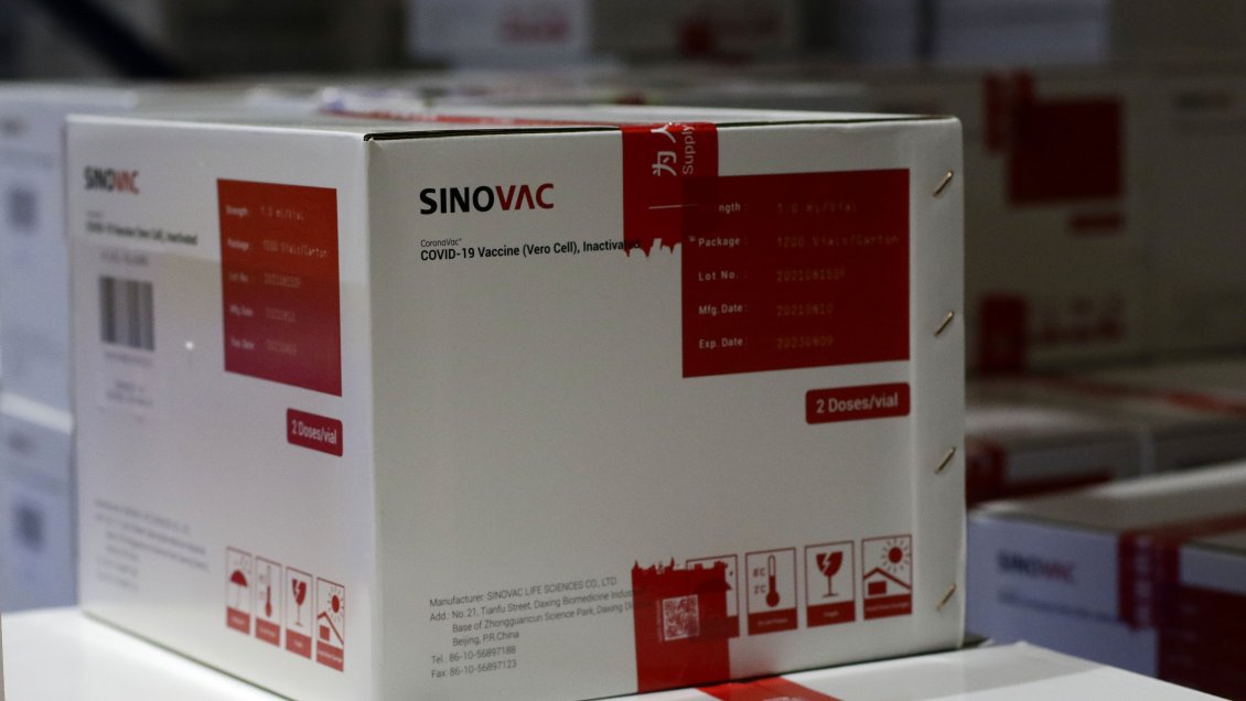 La OMS considera ahora que las vacunas anticovid de Sinovac y Sinopharm requieren tres dosis