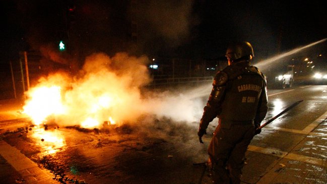 Joven fue detenido por agresión a carabineros en medio de instalación de barricadas en San Antonio