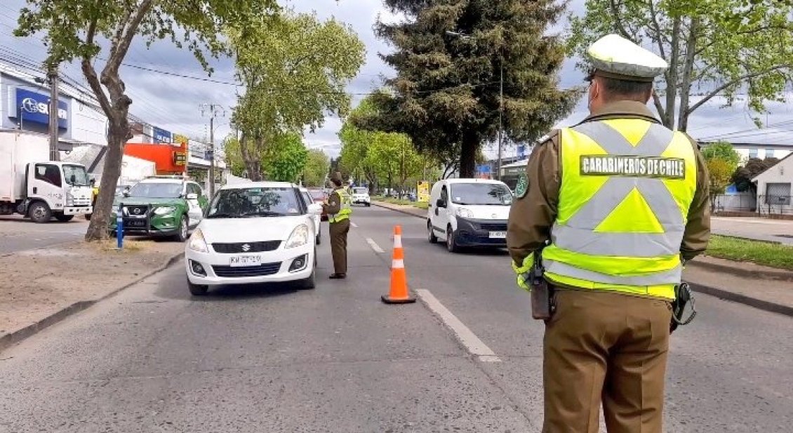Ñuble suma casi 500 infracciones en el año por conducir usando celulares