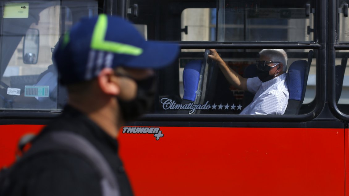 Frenazo en la recuperación: 411 mil personas perdieron sus empleos, según Encuesta UC