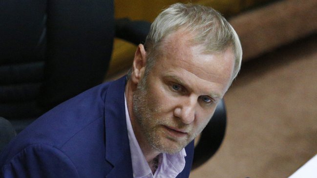 Felipe Kast deplora proyecto que 