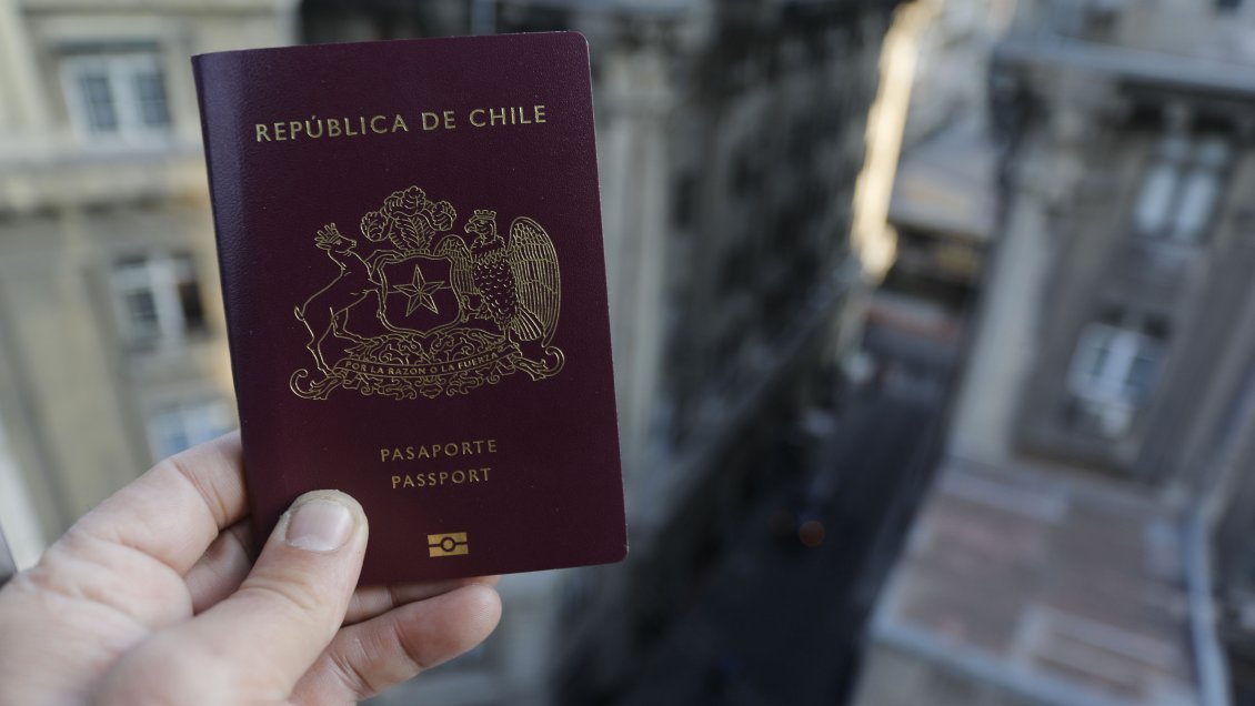 Consorcio chino-alemán se quedó con la licitación de pasaportes y cédulas chilenos